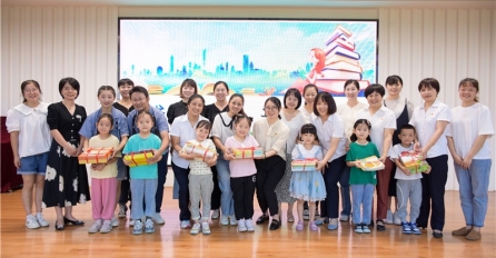 捐贈(zèng)愛心，傳遞書香 | 中達(dá)建設(shè)為百步橫港中心幼兒園捐贈(zèng)繪本